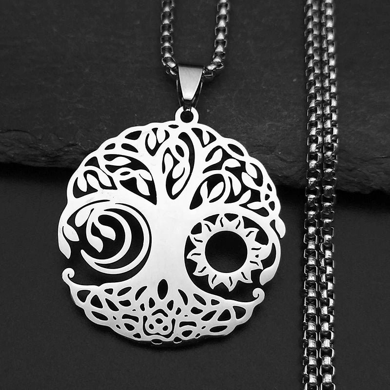Tree of Life Men’s Necklace – Symbol of Strength and Connection