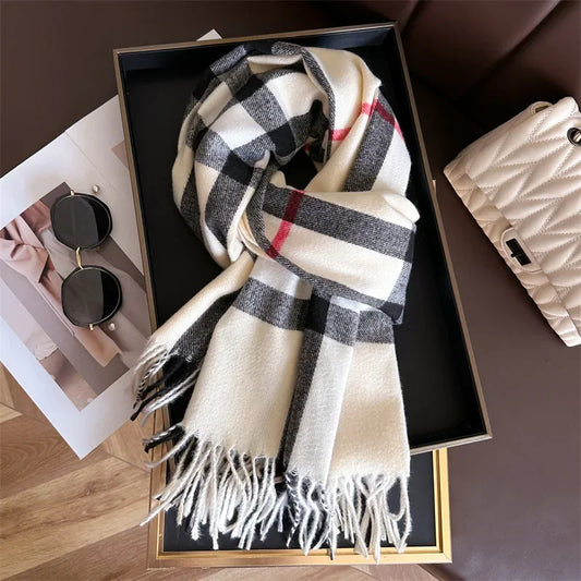Classic Checkered Scarf with Fringes – Elegance and Comfort