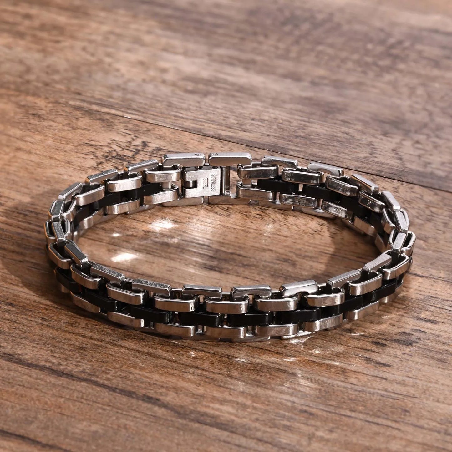Men’s Stainless Steel Bracelet – Strength and Sophistication