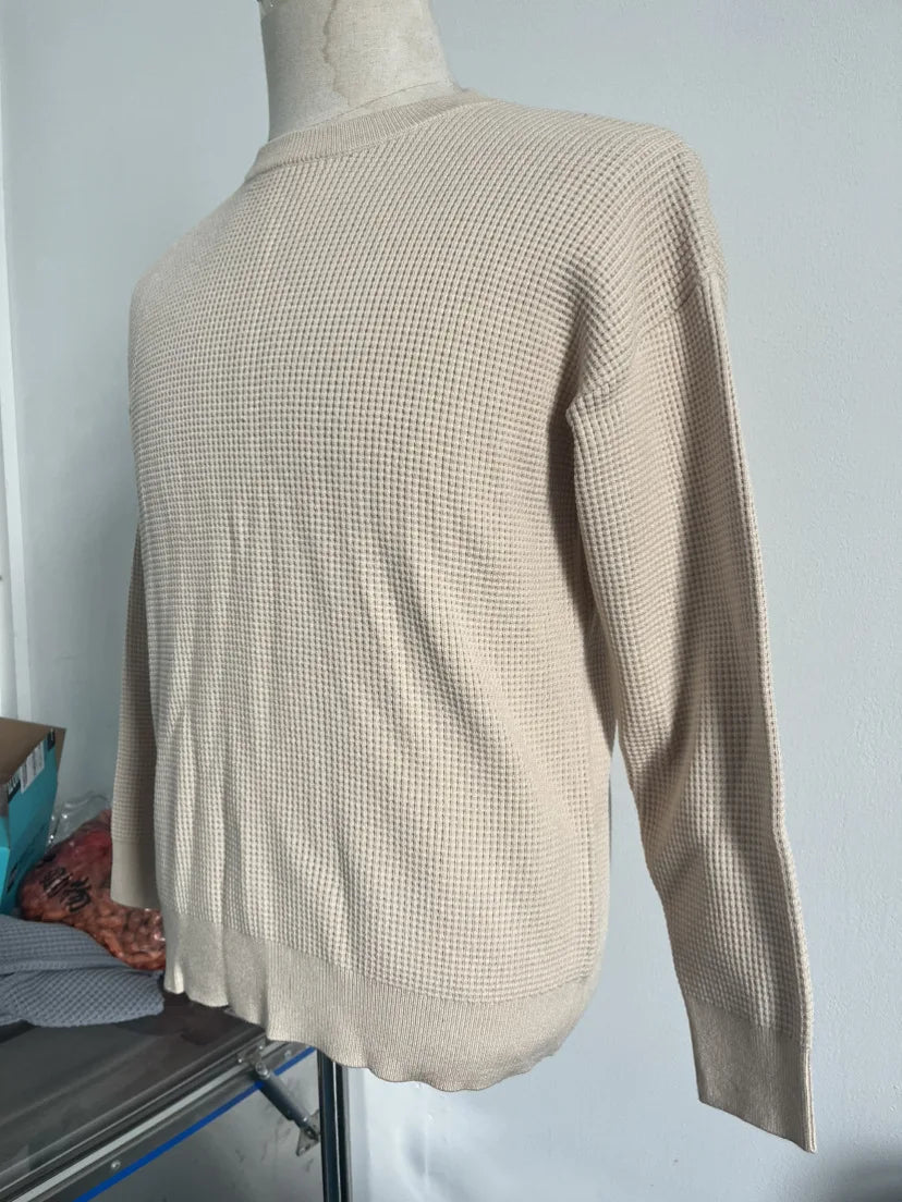 Urban Classic: Solid Color Wedge-Top Pullover Sweater for Men – Soft Knit & Stylish Fit