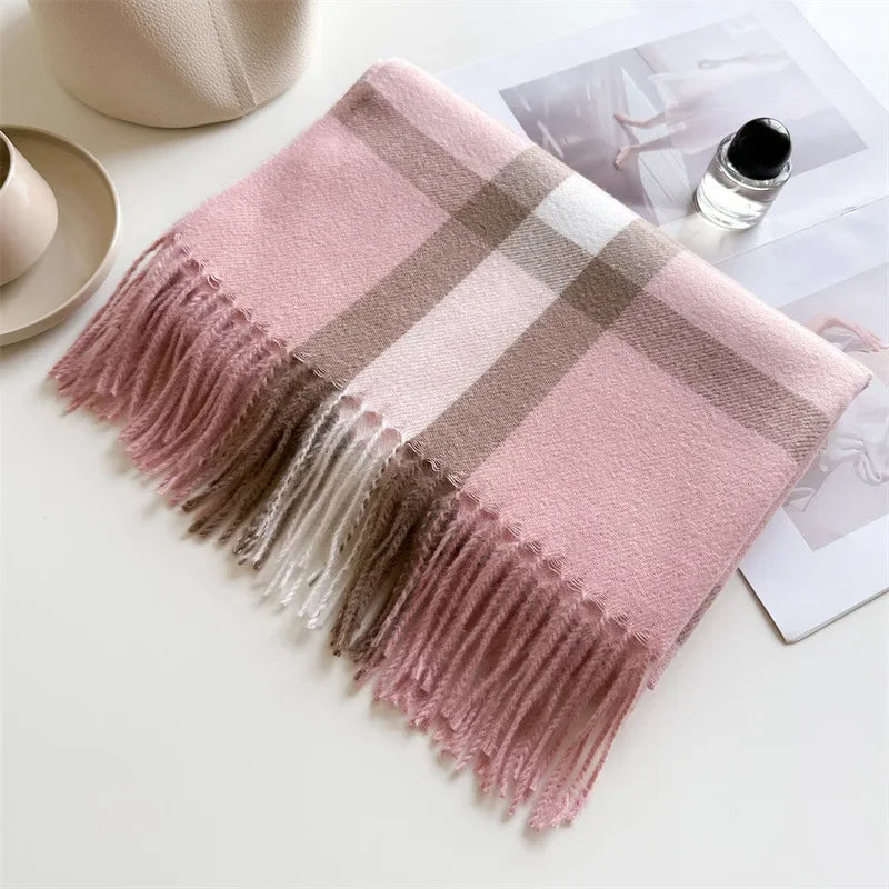 Classic Checkered Scarf with Fringes – Elegance and Comfort