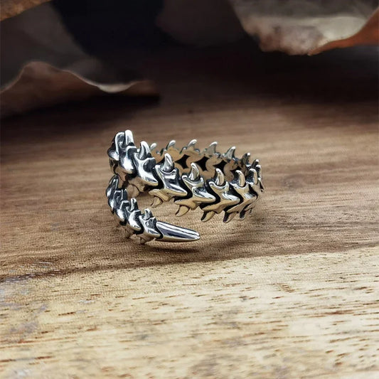 Spine Wrap Ring – Adjustable Gothic Vertebrae-Inspired Band
