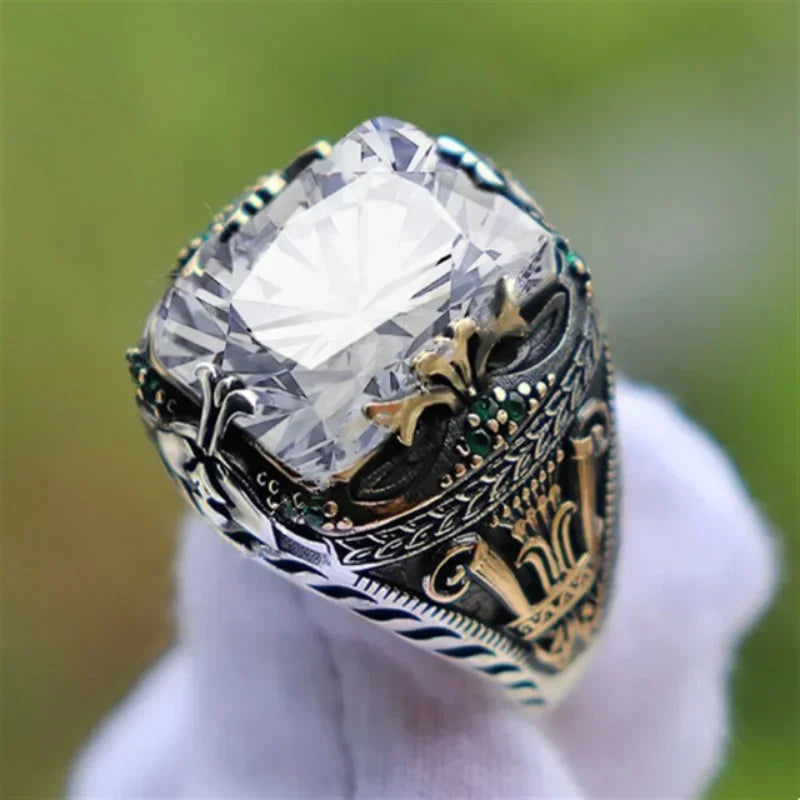 Regal Vintage Ring – Timeless Majesty Statement