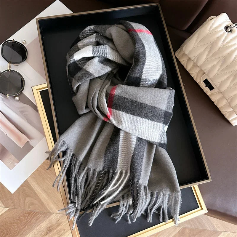 Classic Checkered Scarf with Fringes – Elegance and Comfort