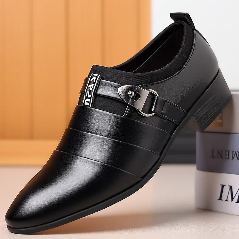 Herren-Slip-On-Abendschuhe – Modernes Schnallendetail