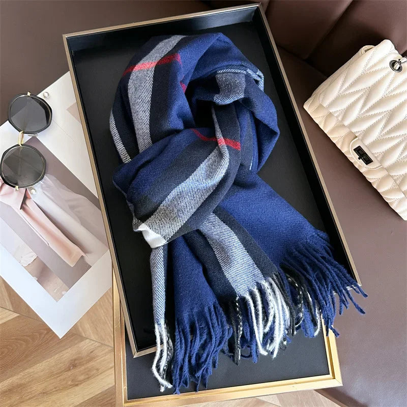 Classic Checkered Scarf with Fringes – Elegance and Comfort