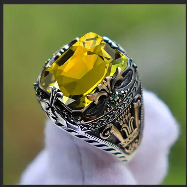 Regal Vintage Ring – Timeless Majesty Statement