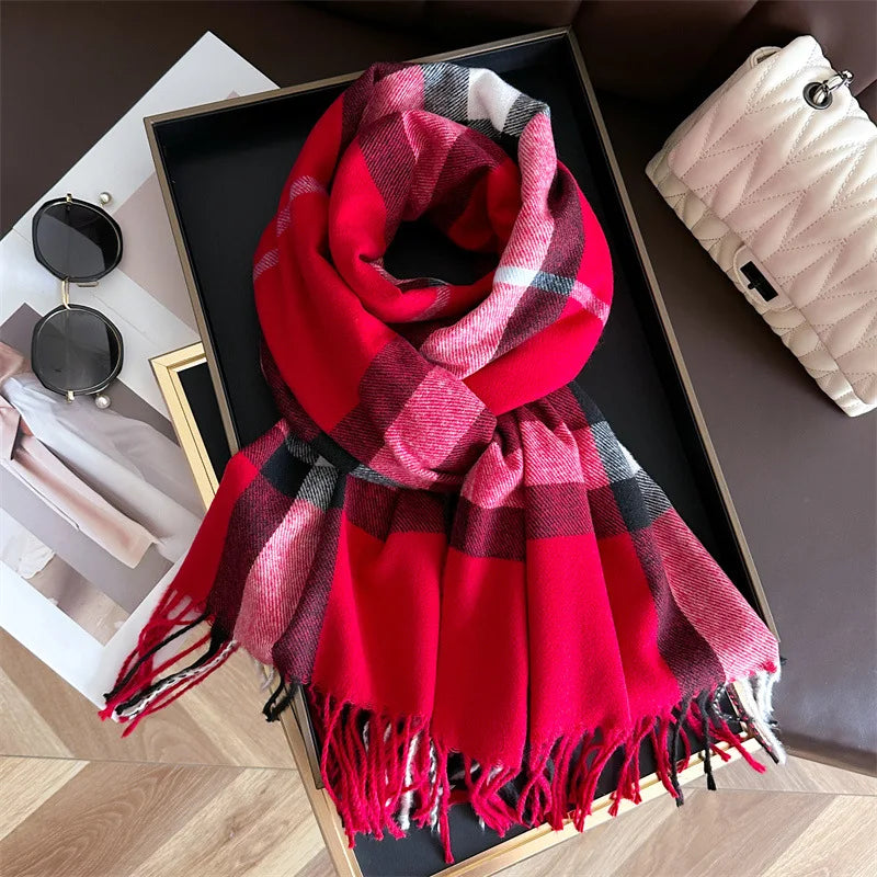 Classic Checkered Scarf with Fringes – Elegance and Comfort