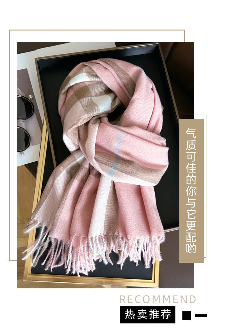 Classic Checkered Scarf with Fringes – Elegance and Comfort