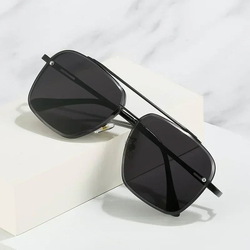 Aviator-Style Sunglasses with Geometric Lens Design – Modern Elegance UV400
