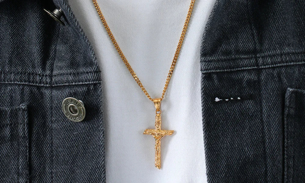 Gold Crucifix Pendant Necklace – Classic Religious Design