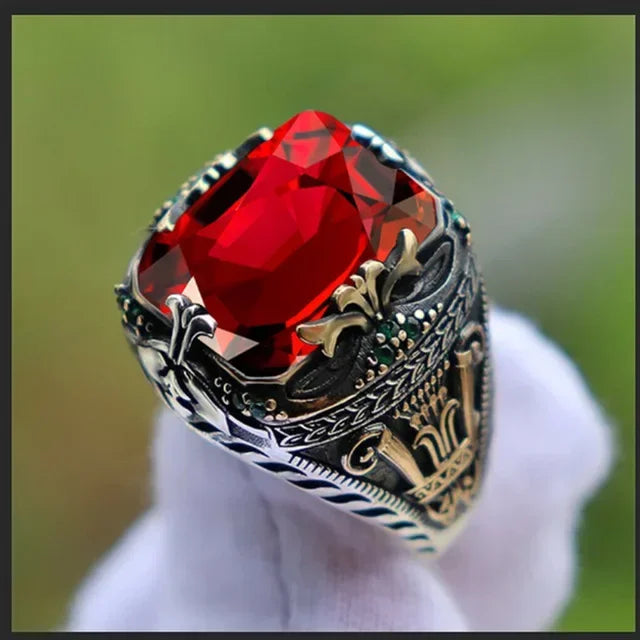 Regal Vintage Ring – Timeless Majesty Statement