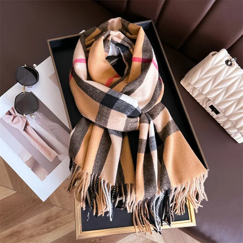 Classic Checkered Scarf with Fringes – Elegance and Comfort