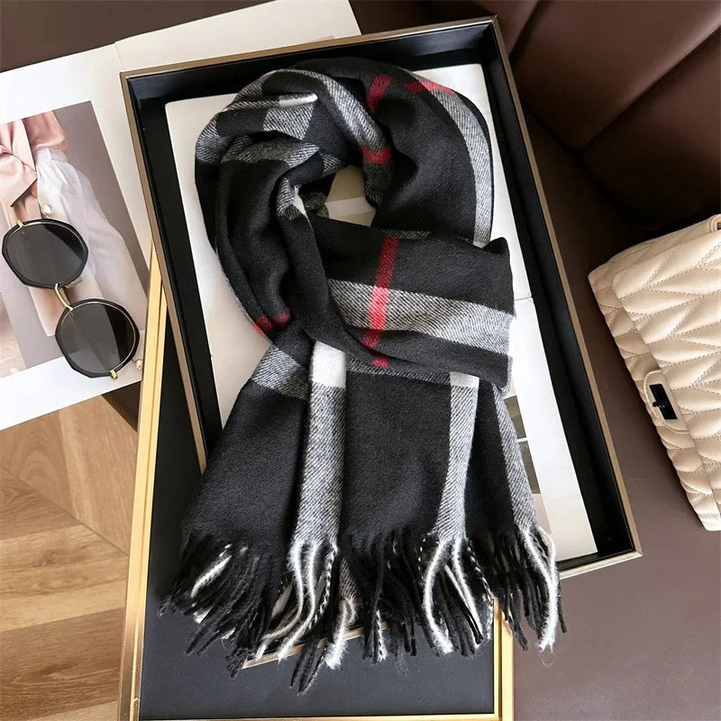 Classic Checkered Scarf with Fringes – Elegance and Comfort