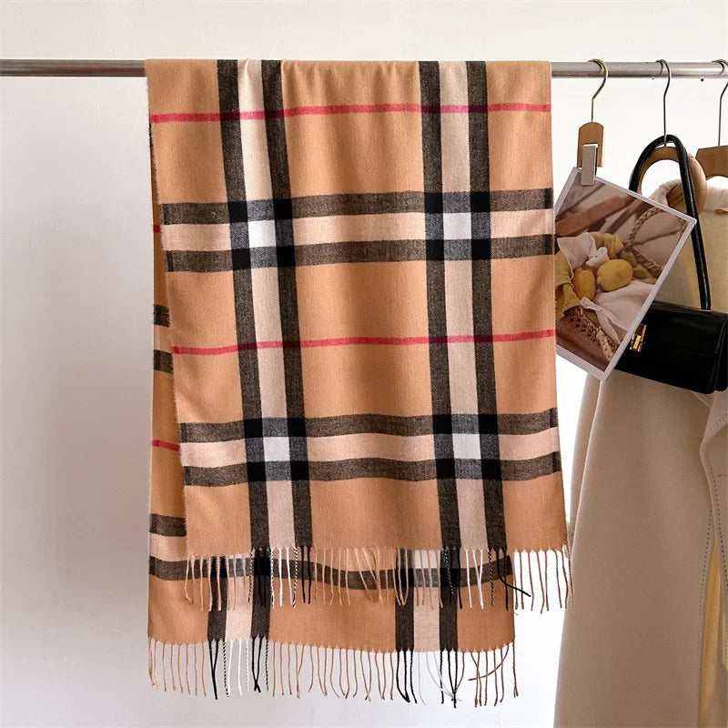 Classic Checkered Scarf with Fringes – Elegance and Comfort