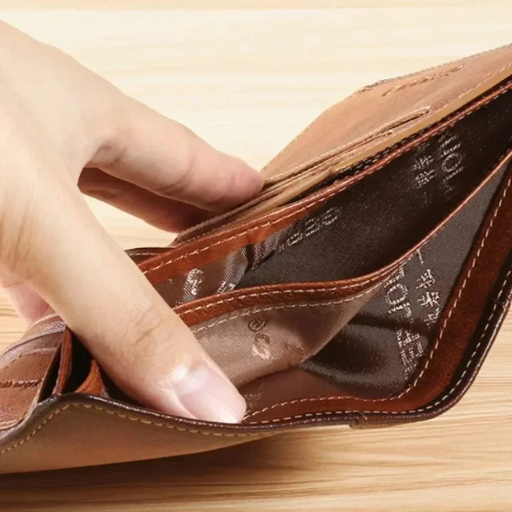 Men’s Leather Wallet with Classic Design and Reinforced Stitching