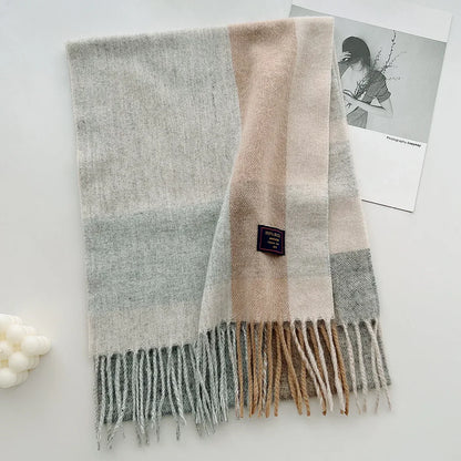Classic Checkered Scarf with Fringes – Style and Comfort