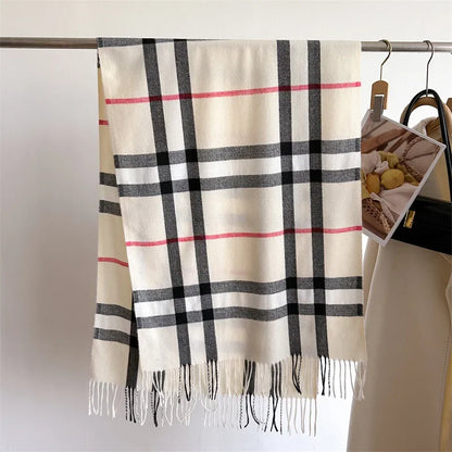 Classic Checkered Scarf with Fringes – Elegance and Comfort