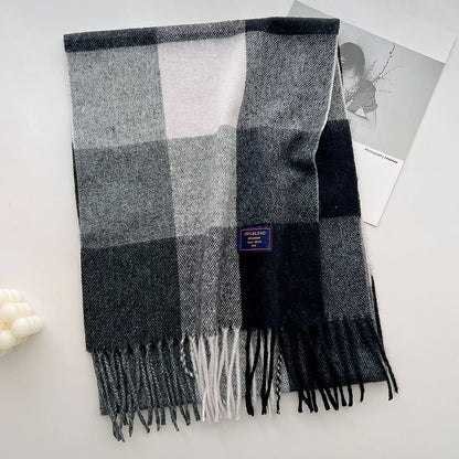 Classic Checkered Scarf with Fringes – Style and Comfort