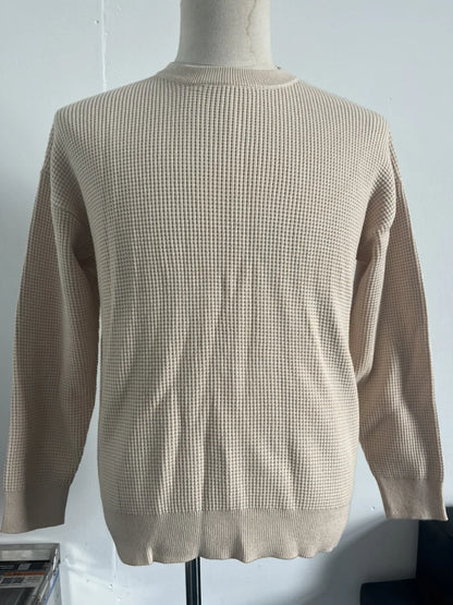 Urban Classic: Solid Color Wedge-Top Pullover Sweater for Men – Soft Knit & Stylish Fit