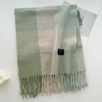 Classic Checkered Scarf with Fringes – Style and Comfort