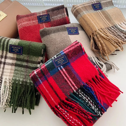 Classic Checkered Scarf with Fringes – Style and Comfort