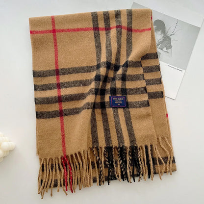 Classic Checkered Scarf with Fringes – Style and Comfort