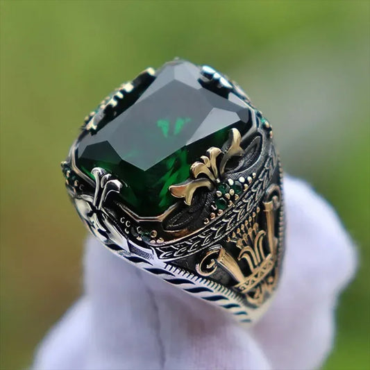 Regal Vintage Ring – Timeless Majesty Statement