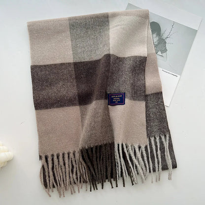 Classic Checkered Scarf with Fringes – Style and Comfort