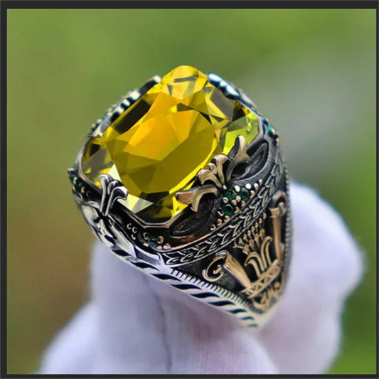 Regal Vintage Ring – Timeless Majesty Statement