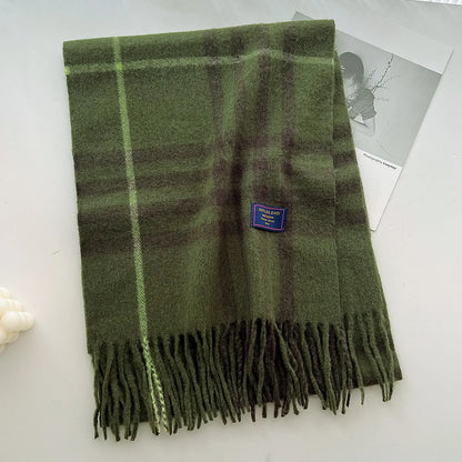 Classic Checkered Scarf with Fringes – Style and Comfort