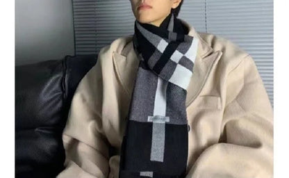 Men’s Geometric Scarf – Modern and Bold Style