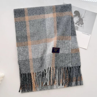 Classic Checkered Scarf with Fringes – Style and Comfort