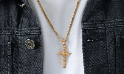 Gold Crucifix Pendant Necklace – Classic Religious Design
