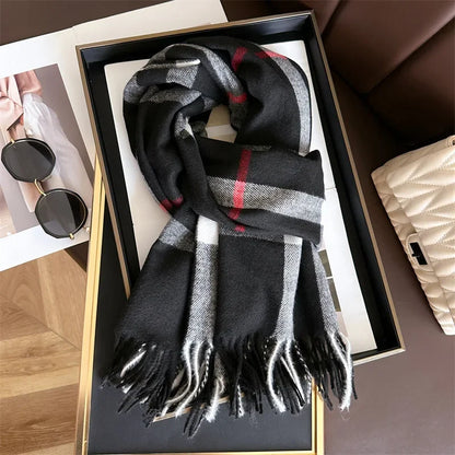 Classic Checkered Scarf with Fringes – Elegance and Comfort