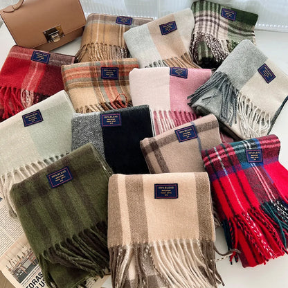 Classic Checkered Scarf with Fringes – Style and Comfort