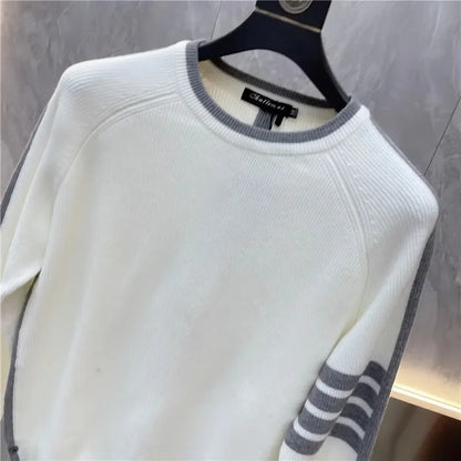 Men’s Slim Fit Knit Sweater – Minimalist Style with a Modern Touch